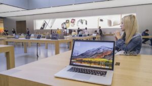 Apple’s customers can now visit Apple’s first retail store in augmented reality