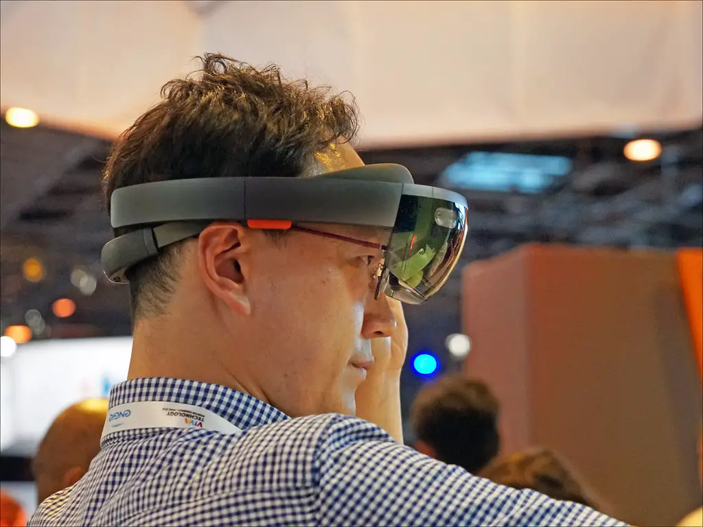 Microsoft Unveils the HoloLens 2 Mixed Reality Headset for the Indian Market