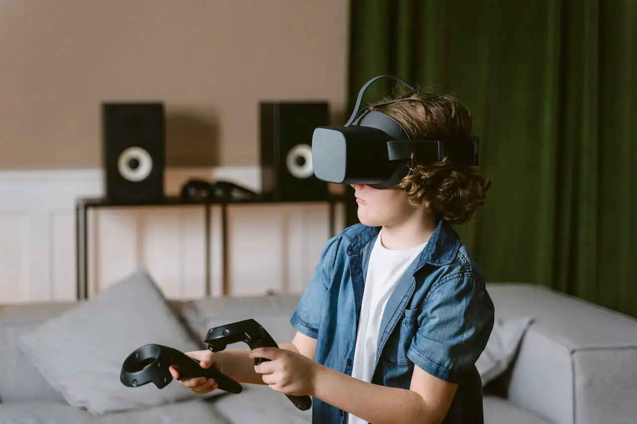 Avantis Education Partners with EdGate to Align its VR Lessons with US State Standards